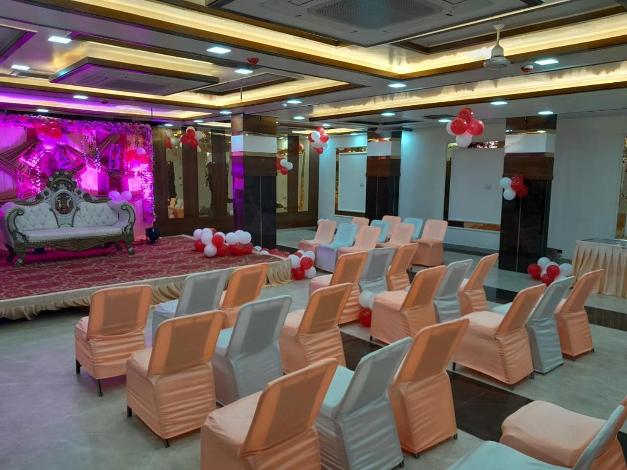 Rich Grand Hotel Агра Экстерьер фото
