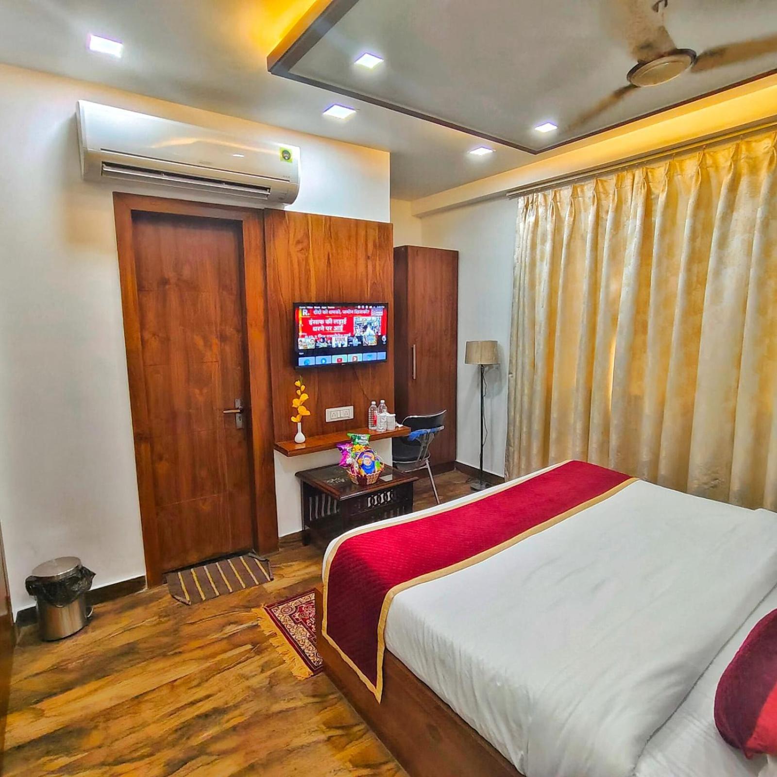 Rich Grand Hotel Агра Экстерьер фото