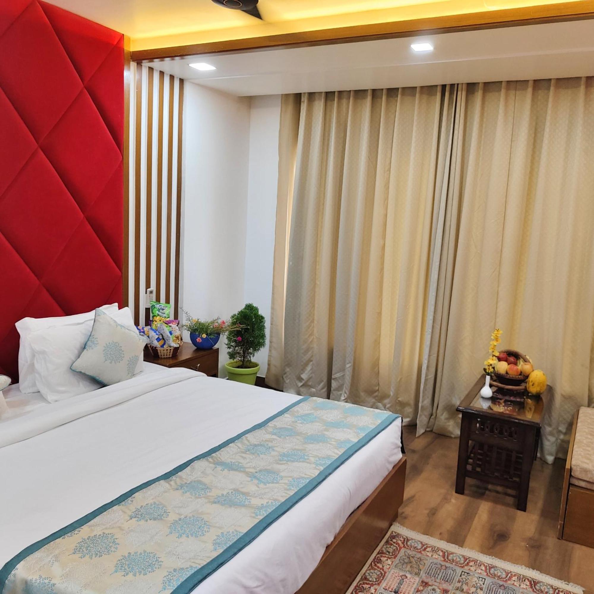 Rich Grand Hotel Агра Экстерьер фото