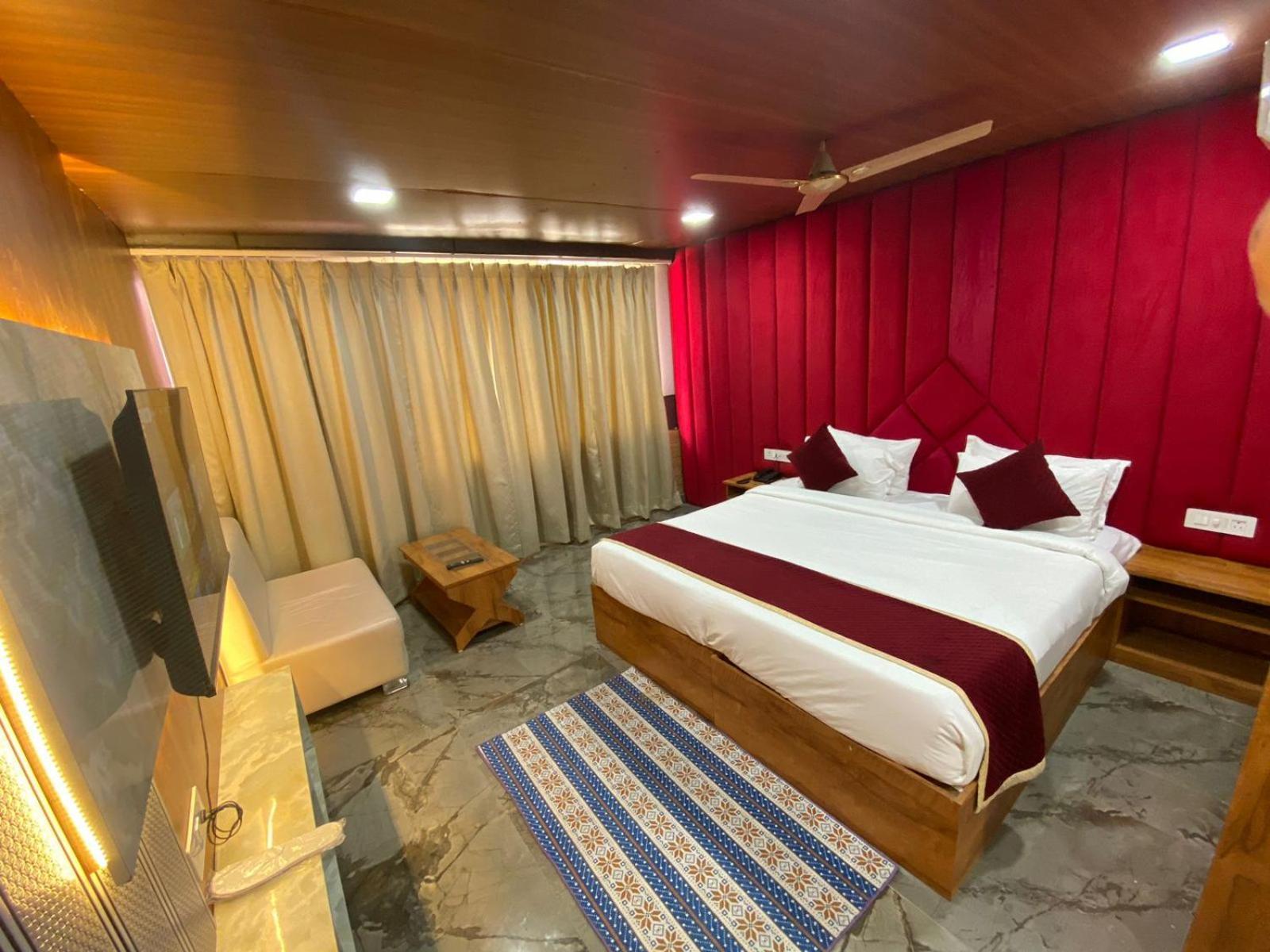 Rich Grand Hotel Агра Экстерьер фото